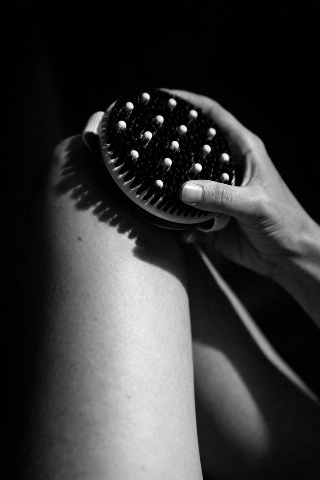 Dry body brush for lymphatic drainage 