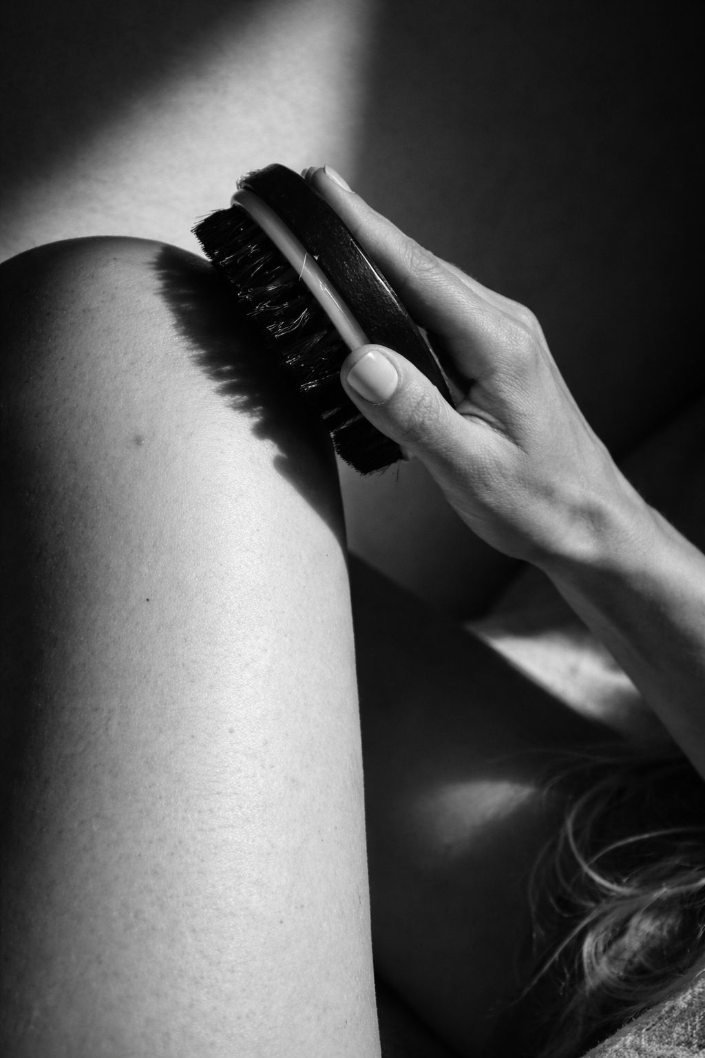 Dry body brush for lymphatic drainage 